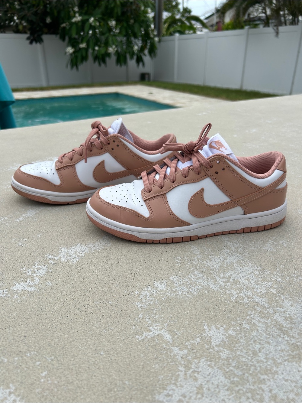 Women’s Dunk Low size 9.5 Pink